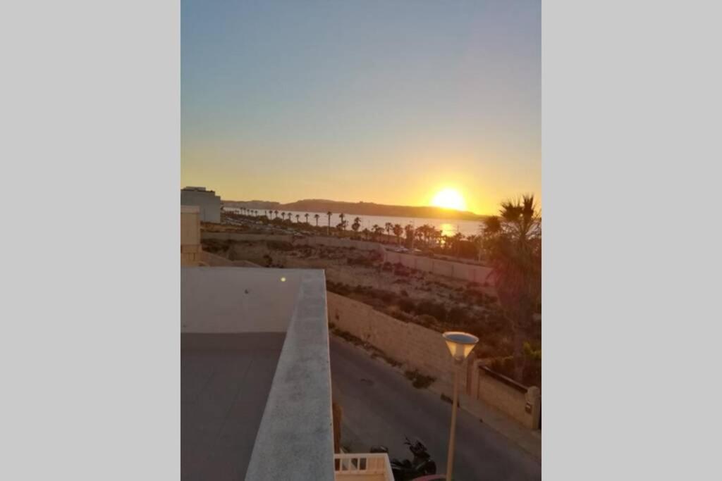 Sunshine Holiday Apartment 5 With Spectacular Seaviews خليج سانت بول المظهر الخارجي الصورة