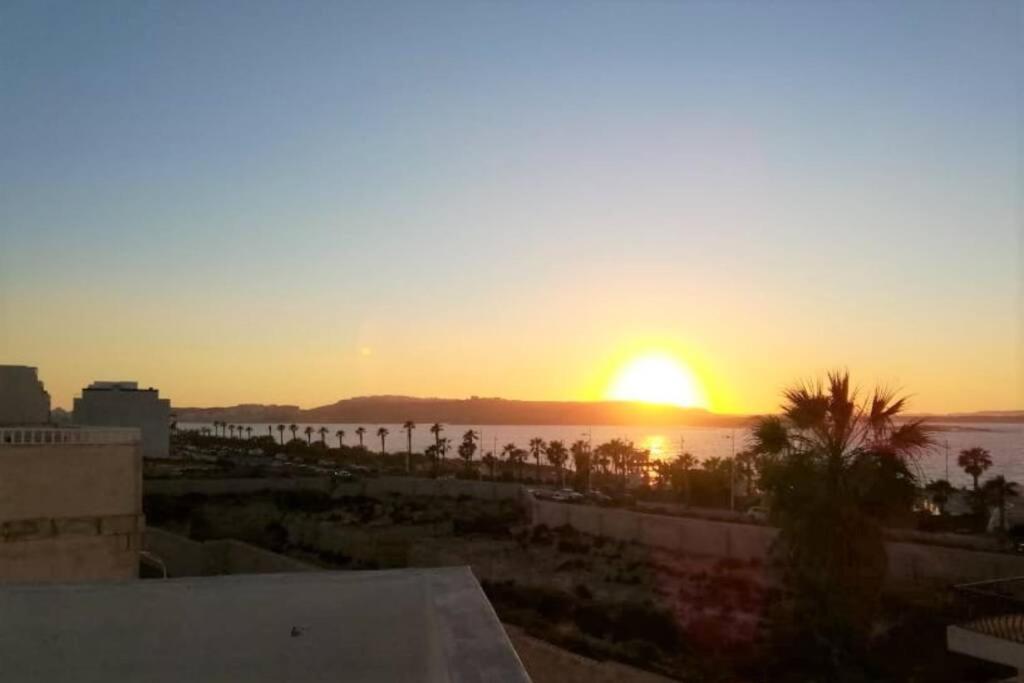 Sunshine Holiday Apartment 5 With Spectacular Seaviews خليج سانت بول المظهر الخارجي الصورة