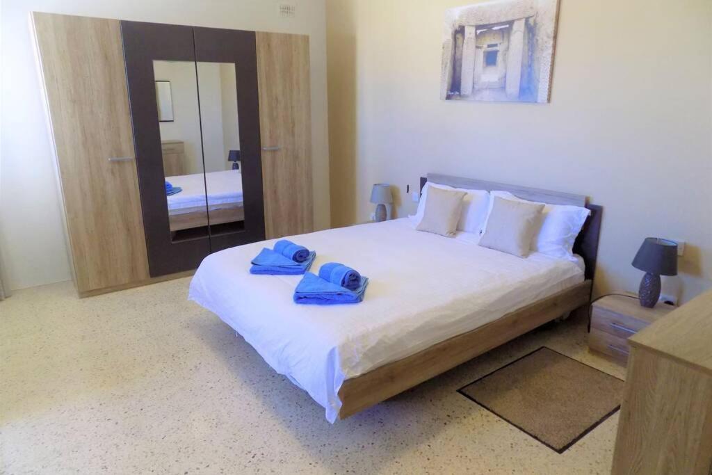 Sunshine Holiday Apartment 5 With Spectacular Seaviews خليج سانت بول المظهر الخارجي الصورة