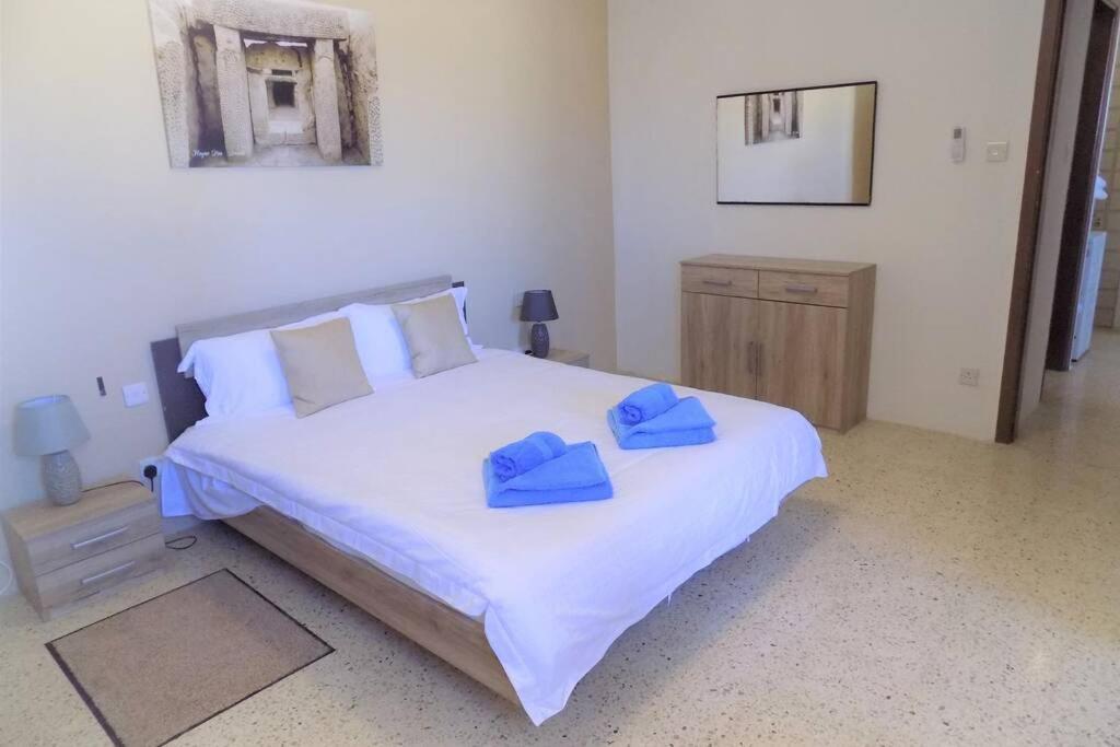 Sunshine Holiday Apartment 5 With Spectacular Seaviews خليج سانت بول المظهر الخارجي الصورة