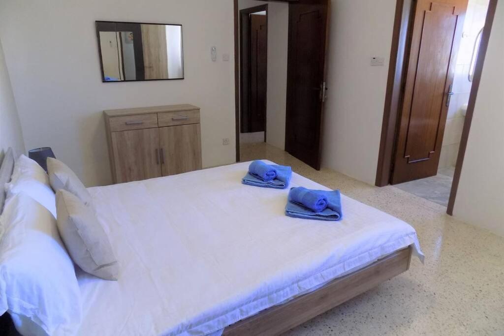 Sunshine Holiday Apartment 5 With Spectacular Seaviews خليج سانت بول المظهر الخارجي الصورة