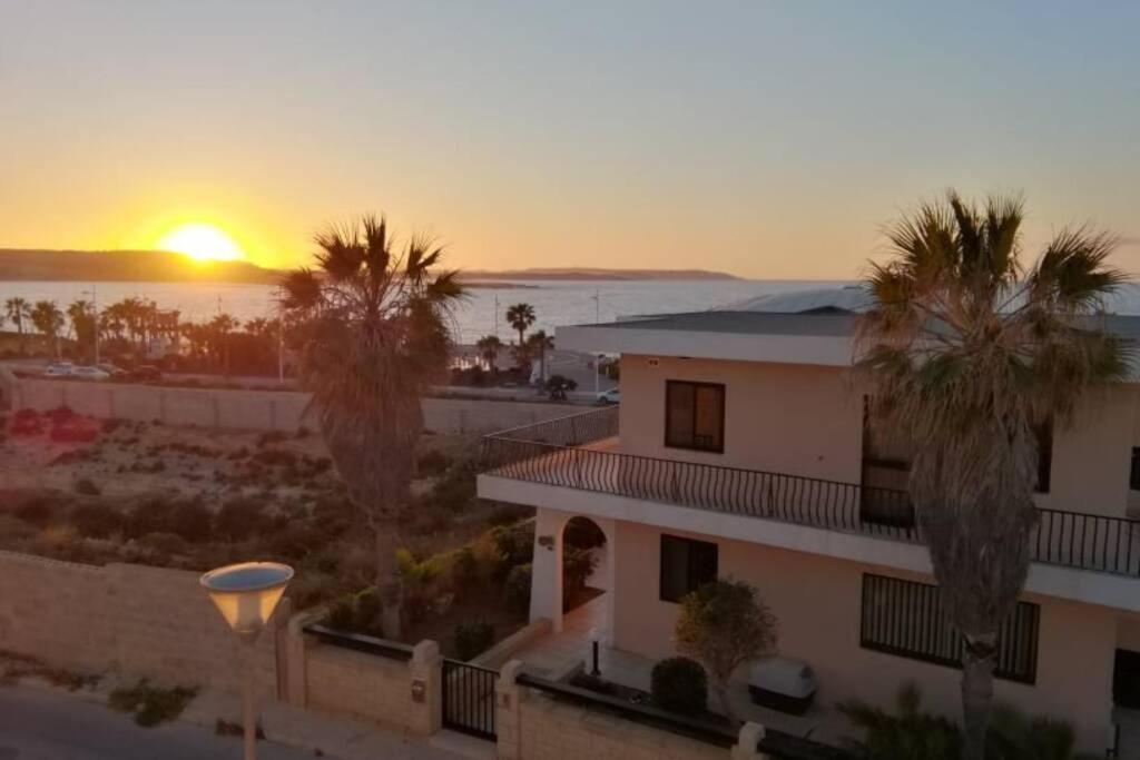 Sunshine Holiday Apartment 5 With Spectacular Seaviews خليج سانت بول المظهر الخارجي الصورة