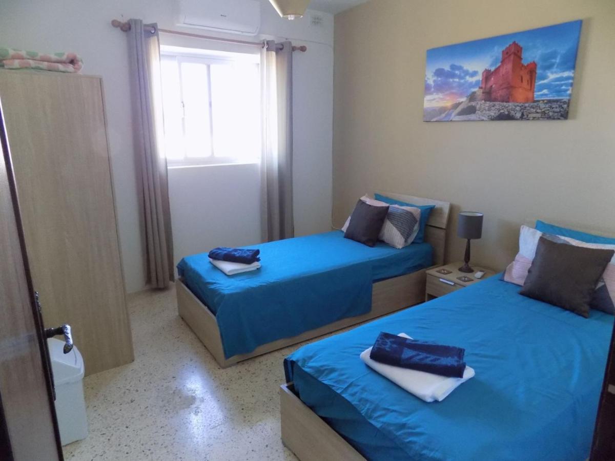 Sunshine Holiday Apartment 5 With Spectacular Seaviews خليج سانت بول المظهر الخارجي الصورة
