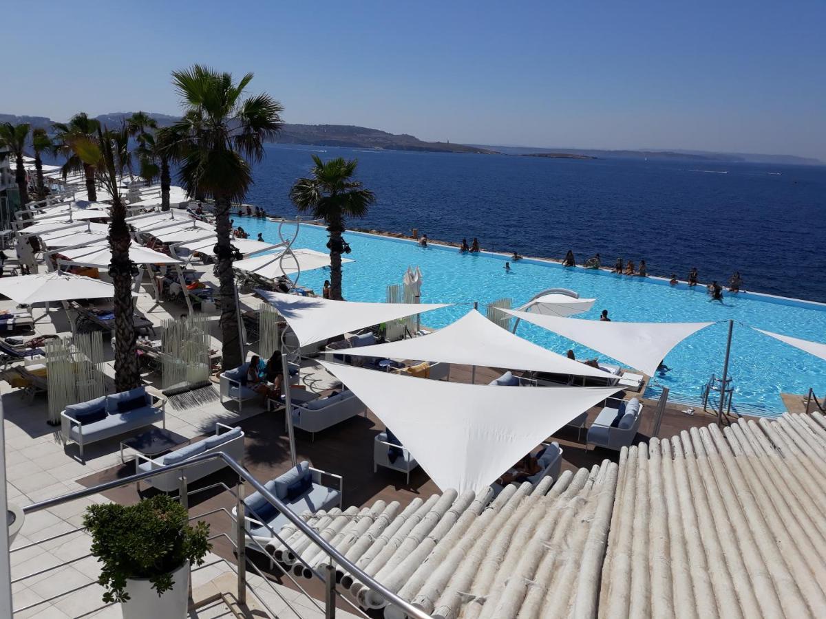 Sunshine Holiday Apartment 5 With Spectacular Seaviews خليج سانت بول المظهر الخارجي الصورة